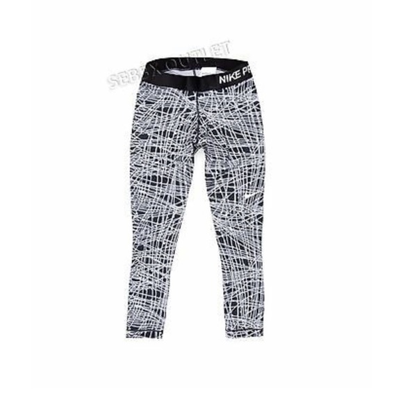 Nike Pants - Nike Pro 3/4 length leggings
